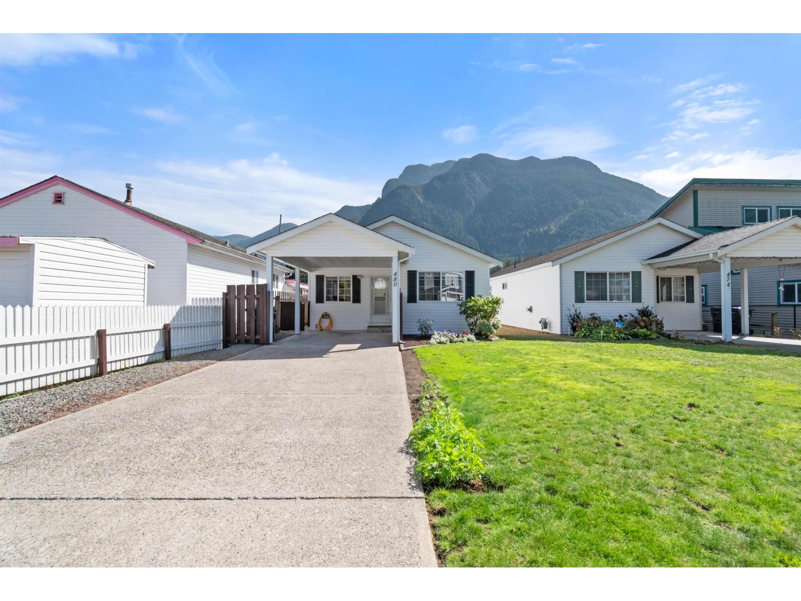 480 COQUIHALLA STREET, Hope, Hope — photo 3