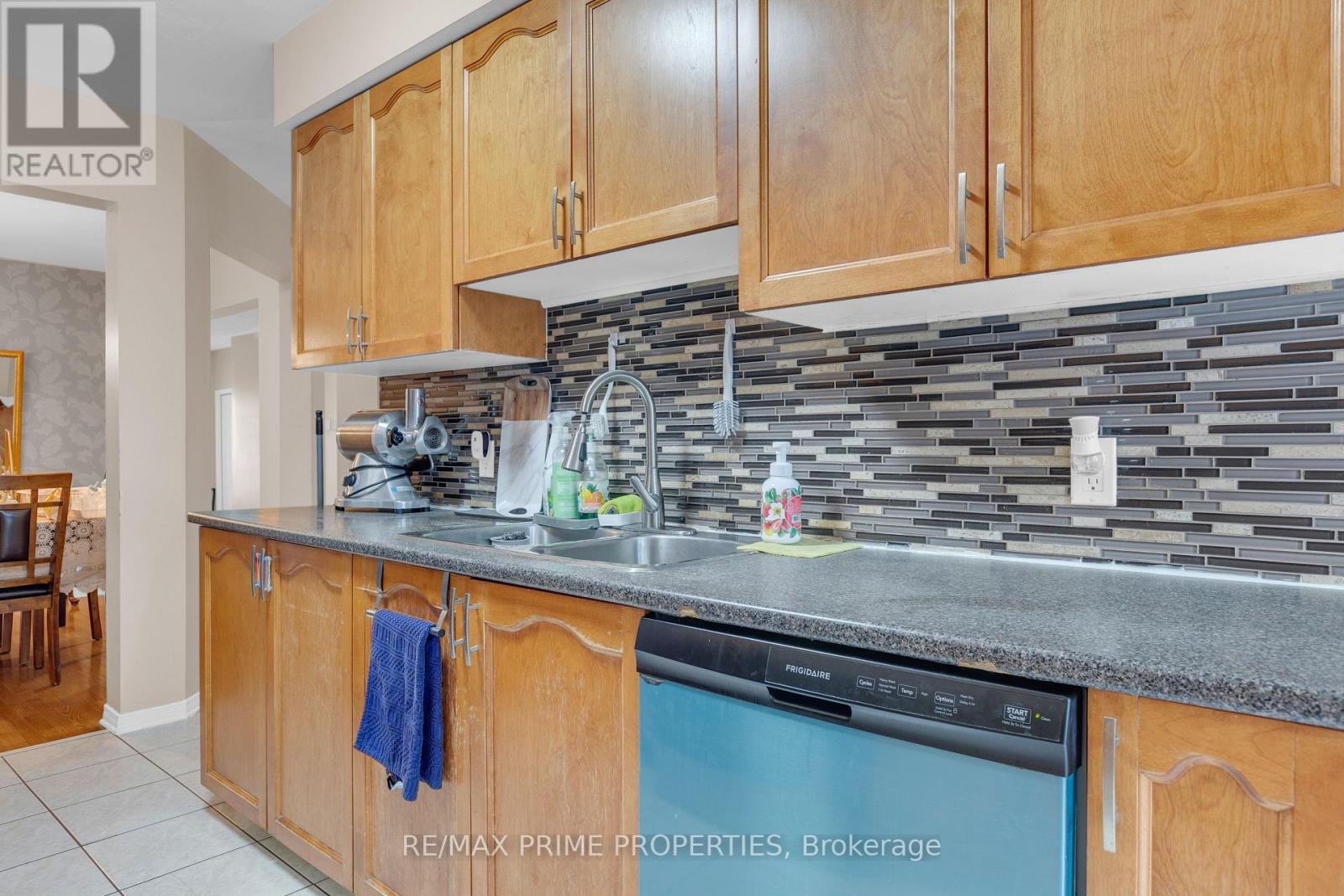 3 Bed, 3 Bath House for Sale in Ottawa – 33 INVERKIP AVENUE, Ottawa – MLS# X13773772 - Image 25