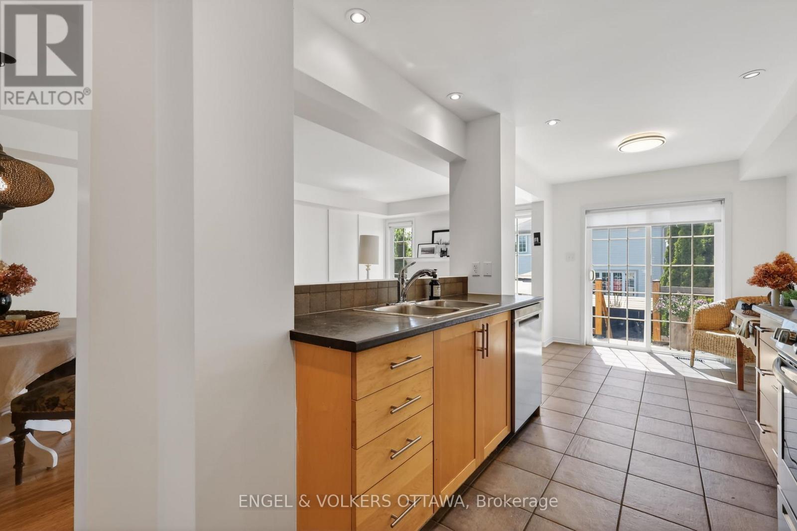 103 GOLDWOOD PRIVATE - 10