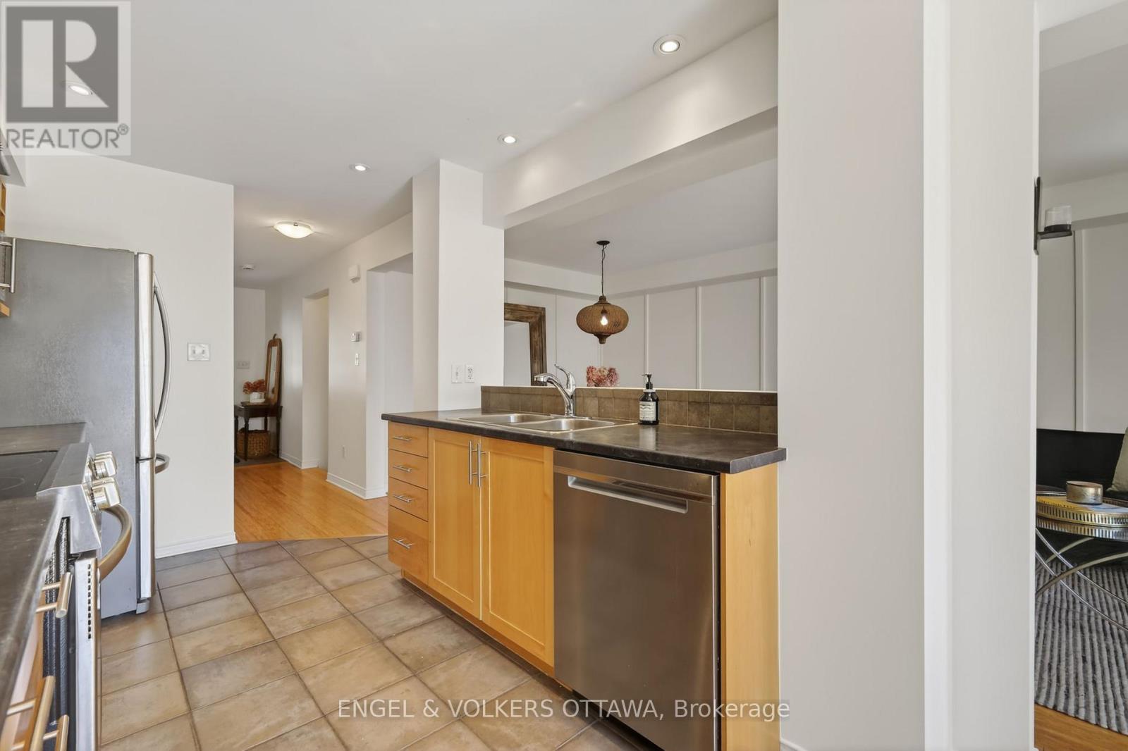 3 Bed, 3 Bath House for Sale in Ottawa – 103 GOLDWOOD PRIVATE, Ottawa – MLS# X13773900 - Image 21