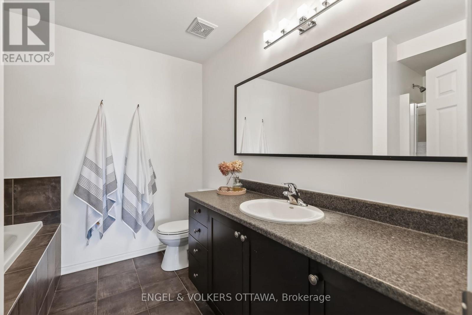 3 Bed, 3 Bath House for Sale in Ottawa – 103 GOLDWOOD PRIVATE, Ottawa – MLS# X13773900 - Image 55