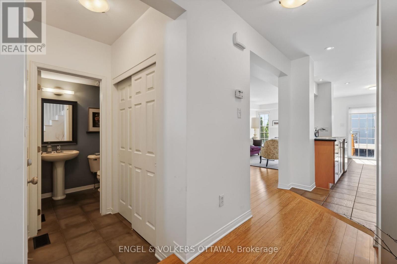 103 GOLDWOOD PRIVATE, Ottawa — photo 6