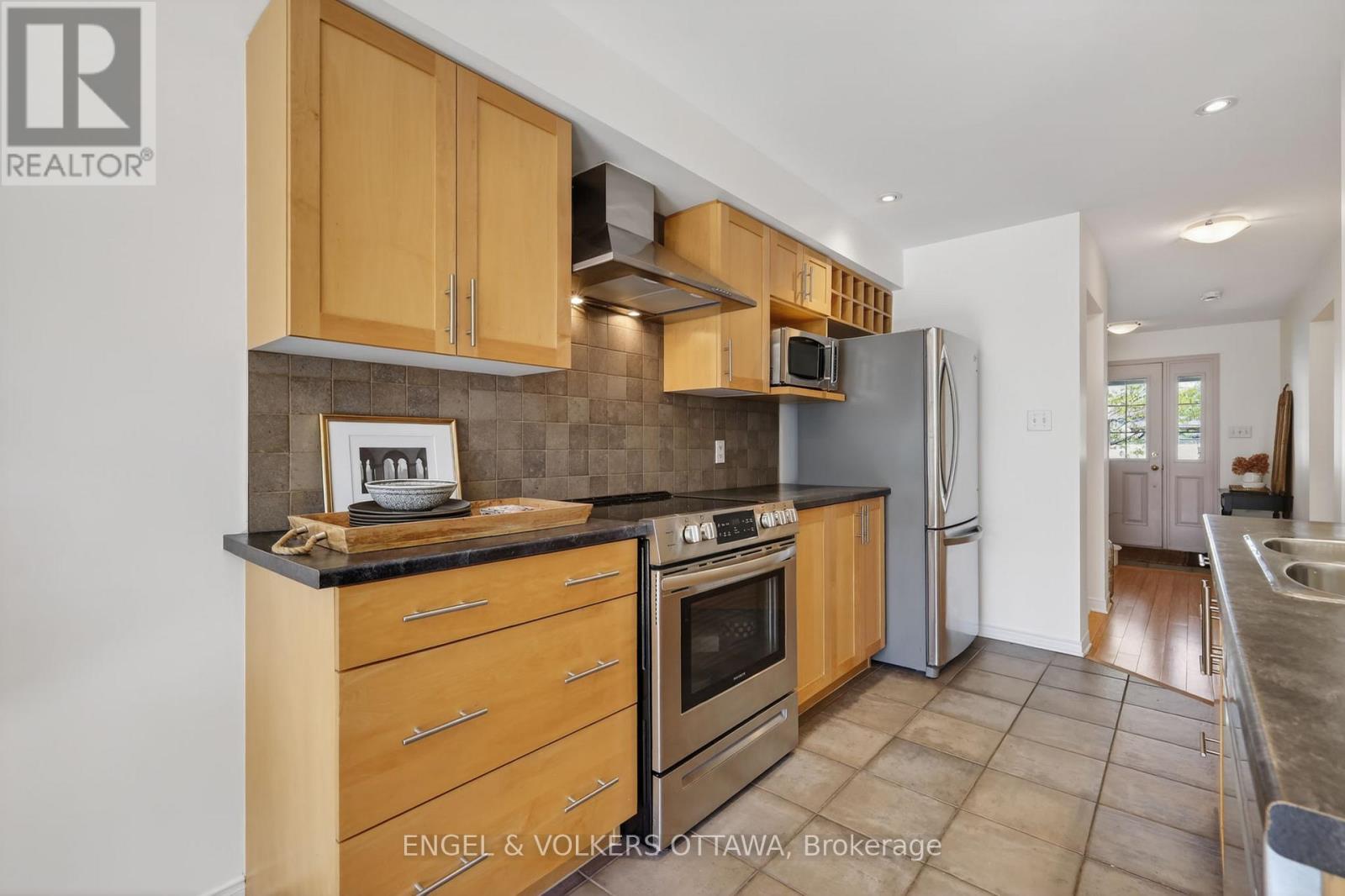 103 GOLDWOOD PRIVATE - 9