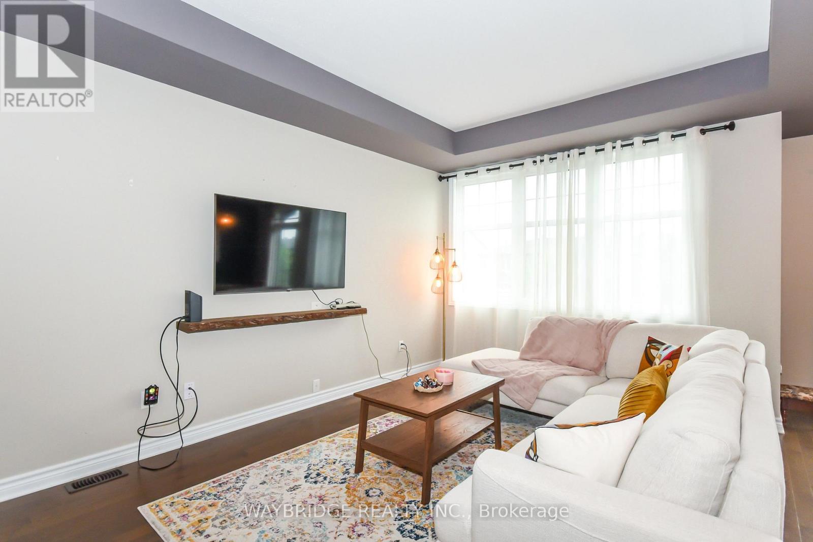 873 KILBIRNIE DRIVE - 4