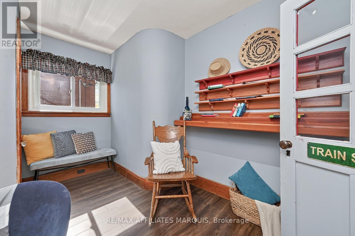 37 OGDEN AVENUE - Image 24
