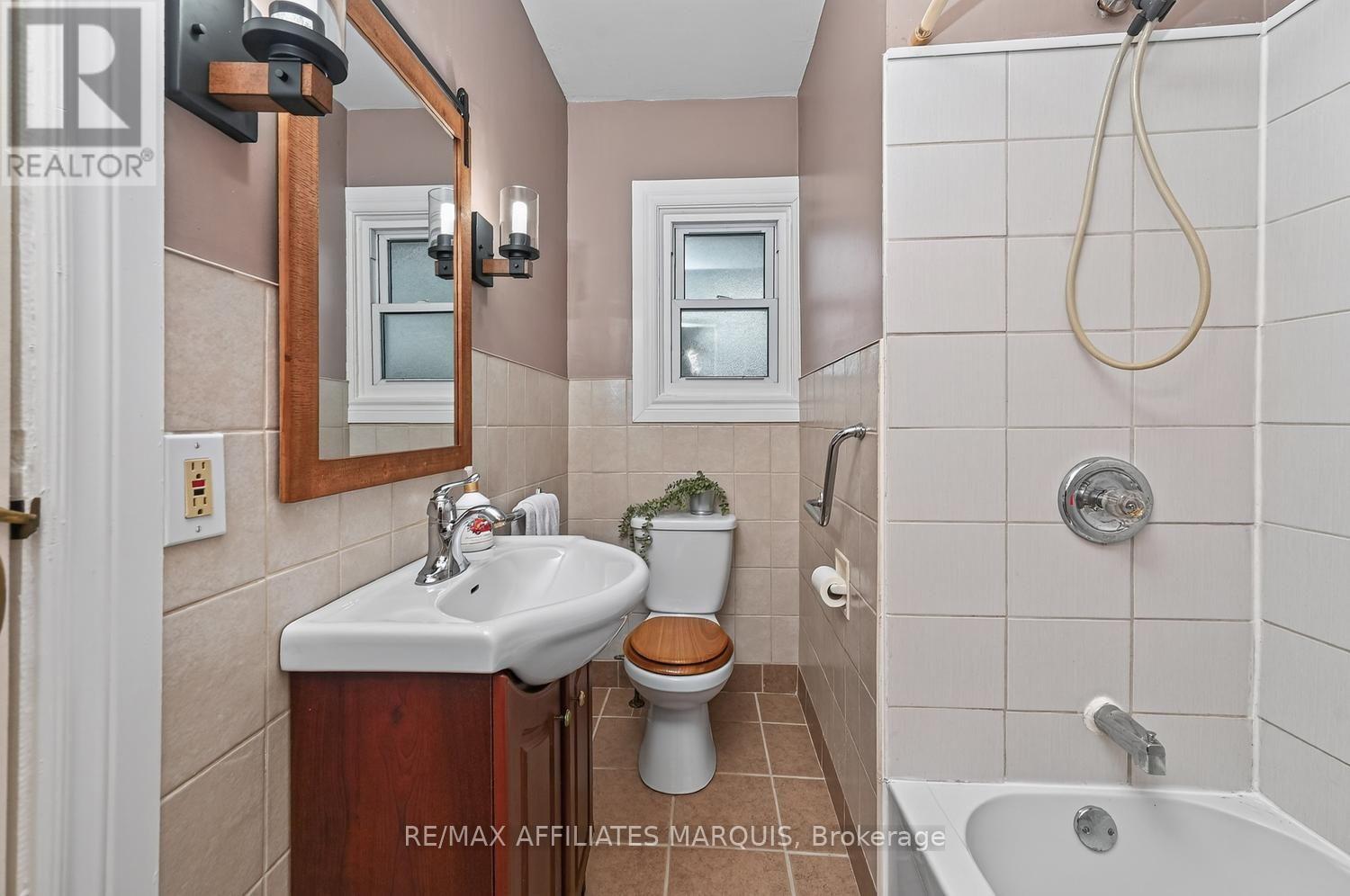 37 OGDEN AVENUE - Image 29