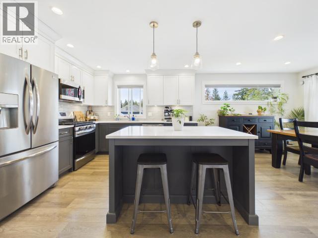 7339 LAZO STREET, Powell River