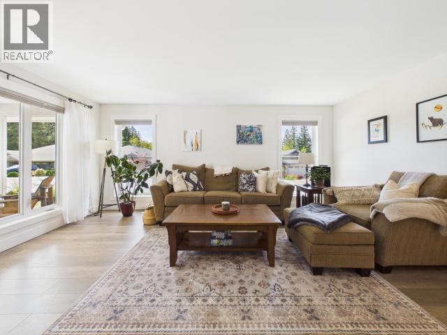 7339 LAZO STREET, Powell River
