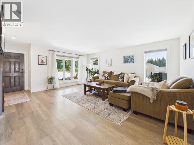 7339 LAZO STREET, Powell River