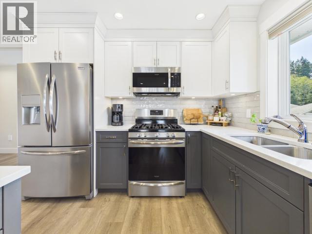 7339 LAZO STREET, Powell River