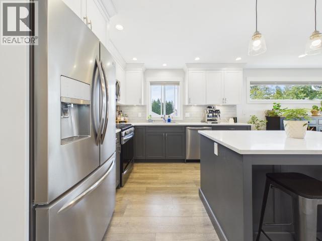 7339 LAZO STREET, Powell River