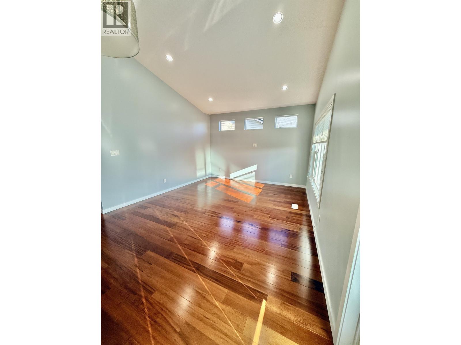 Photo 10 of 33 — 112 6525 DOMANO BOULEVARD · Prince George, BC