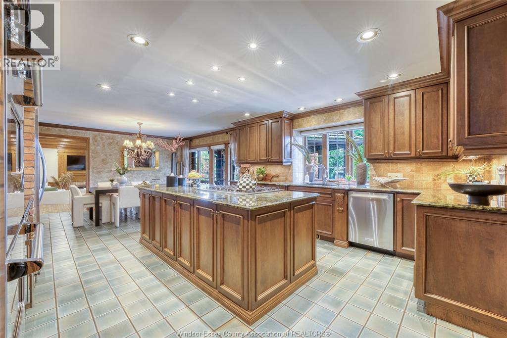 512 Bedford COURT - 23
