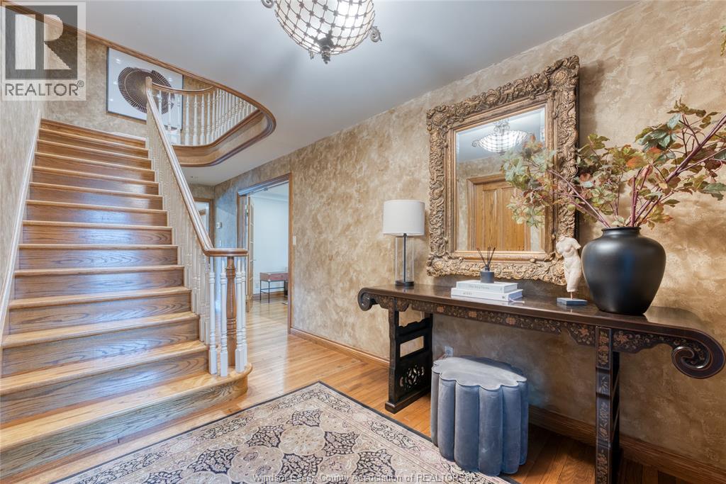 512 Bedford COURT, Windsor — photo 3