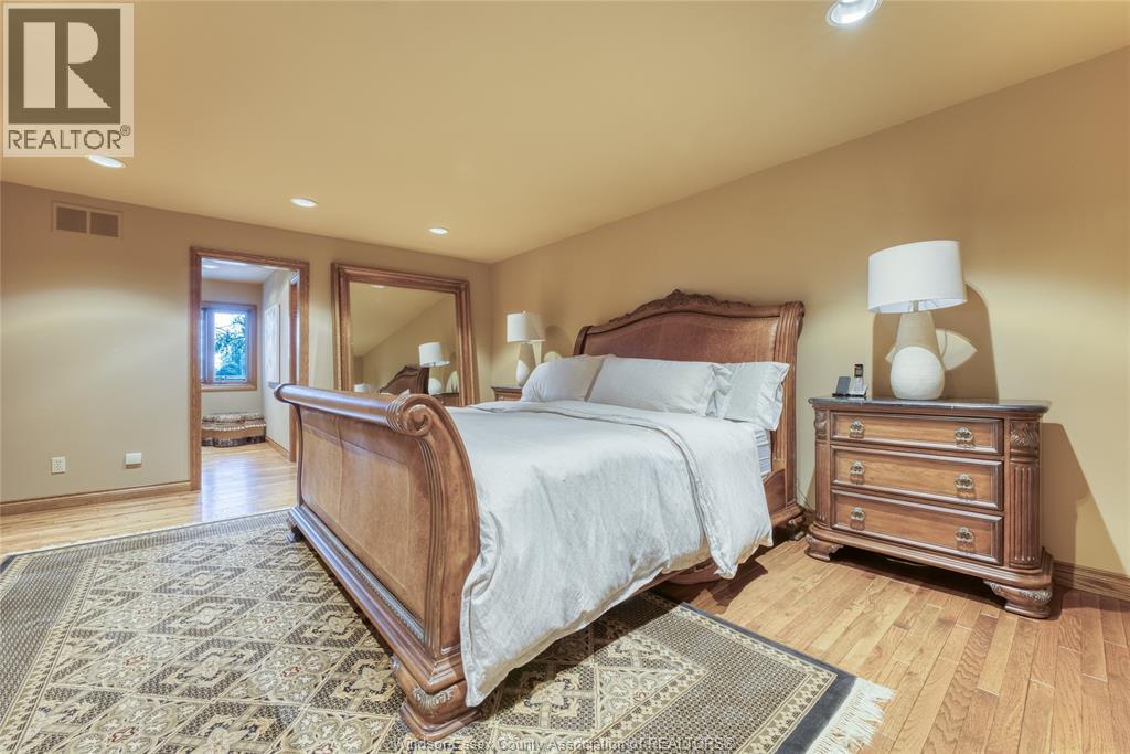 512 Bedford COURT - 32