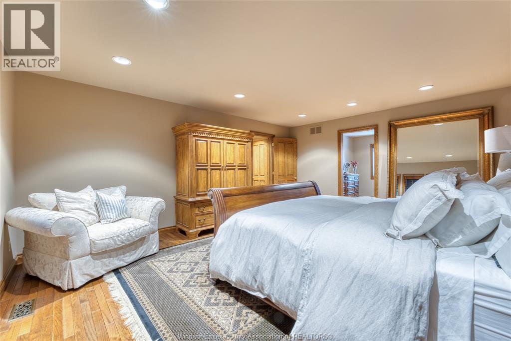 512 Bedford COURT - 33