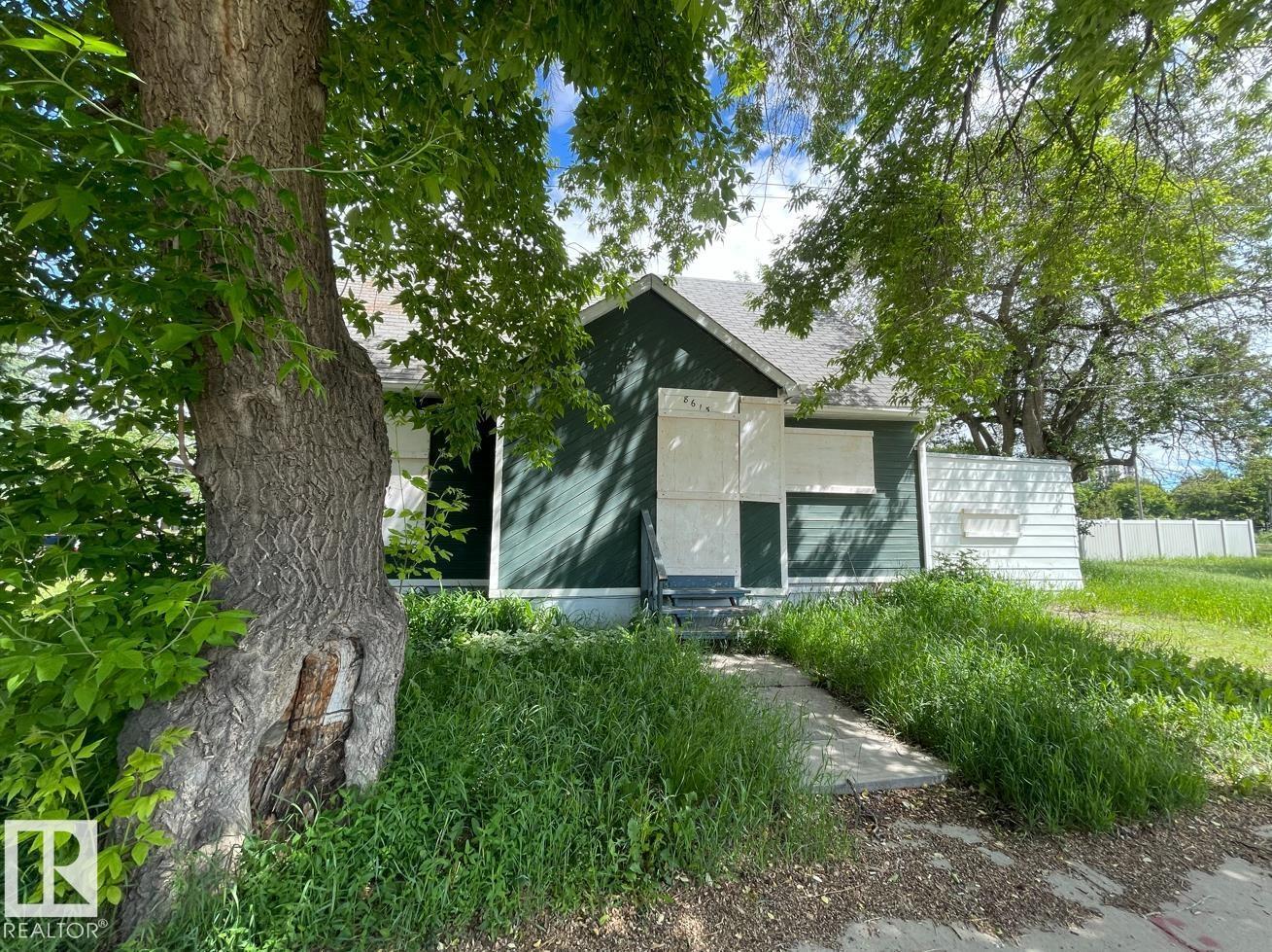 8615 106 ST NW - 2