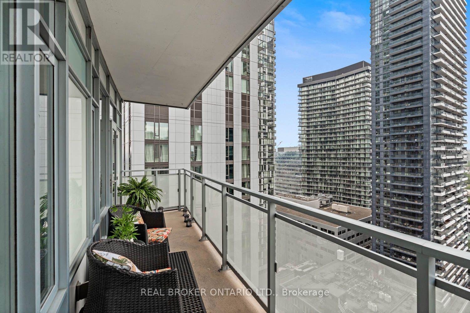 #2002 21 WIDMER STREET - 22