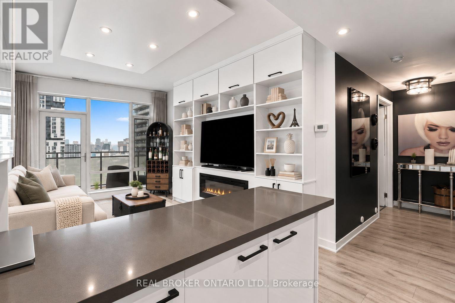 #2002 21 WIDMER STREET - 8
