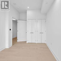 #807 8 MANOR ROAD W - 14