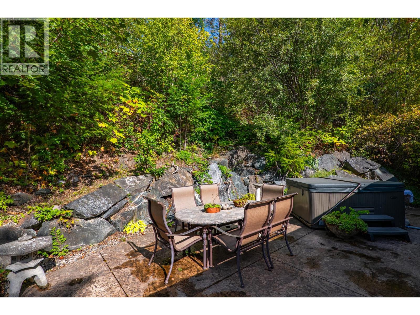 6473 Squilax Anglemont Road - 34