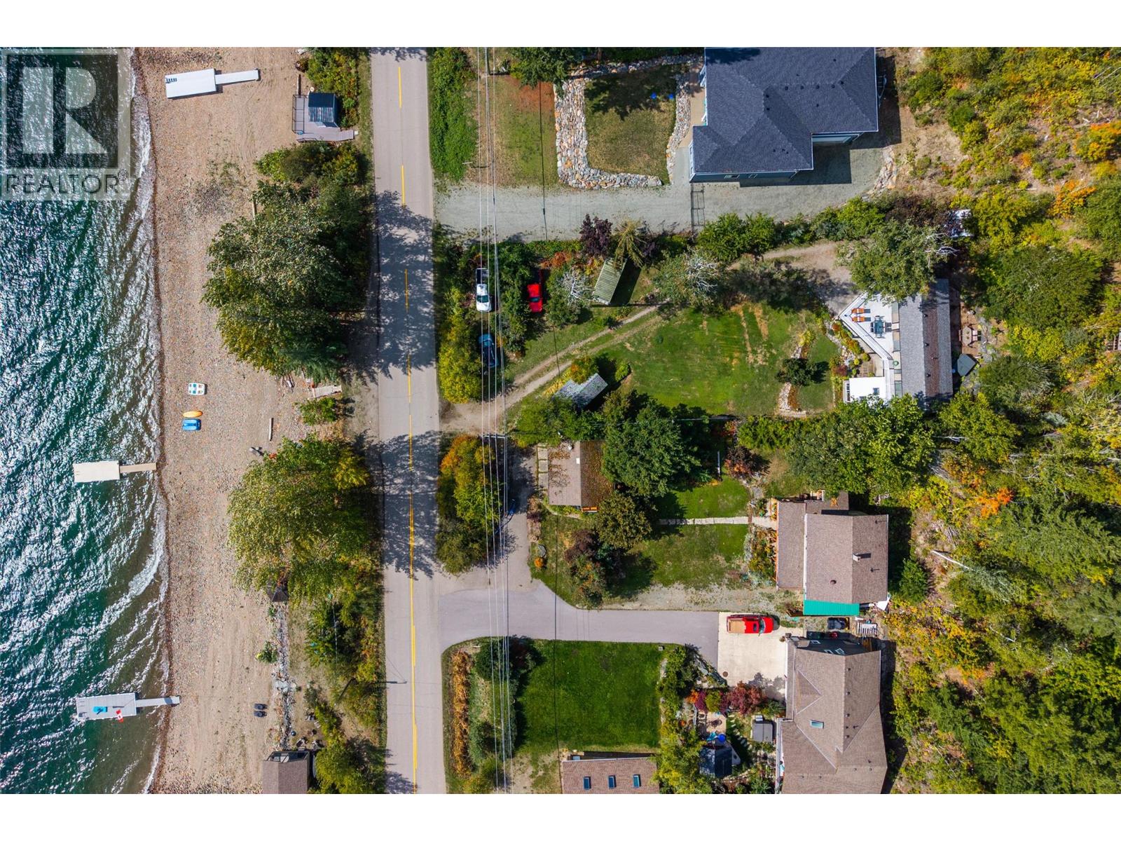 6473 Squilax Anglemont Road - 38