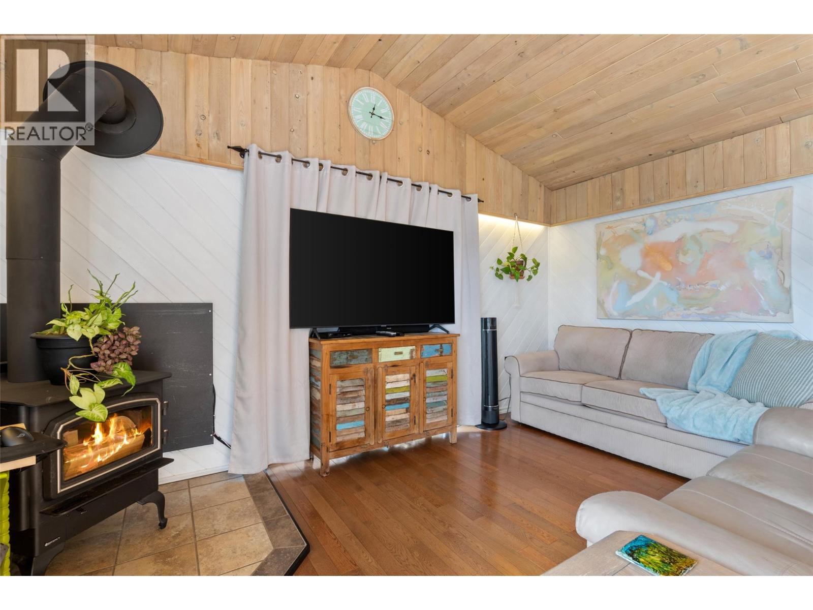 6473 Squilax Anglemont Road - 6