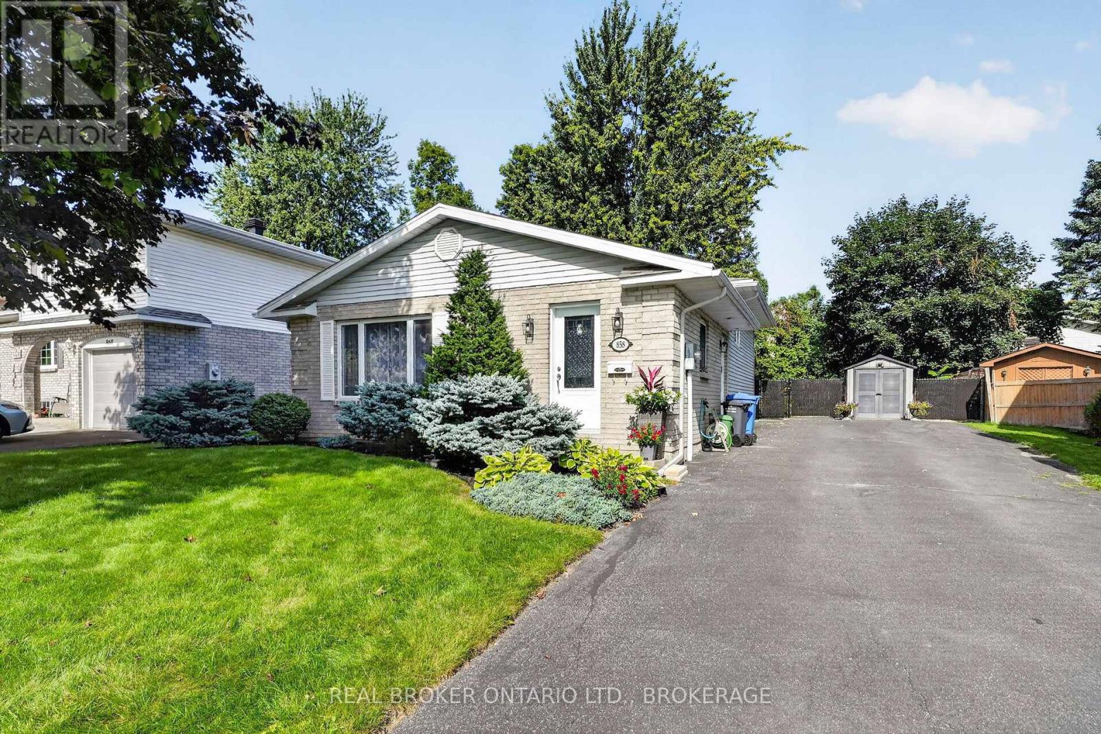 858 CHELSEA CRESCENT - 1