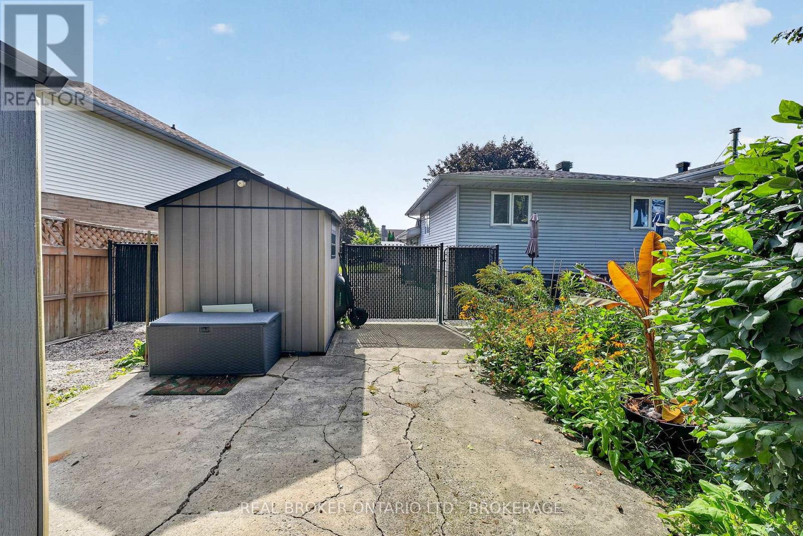 858 CHELSEA CRESCENT - 11