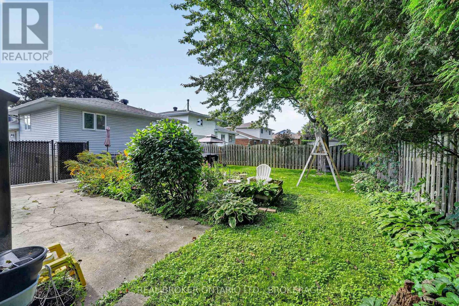 858 CHELSEA CRESCENT - Image 12