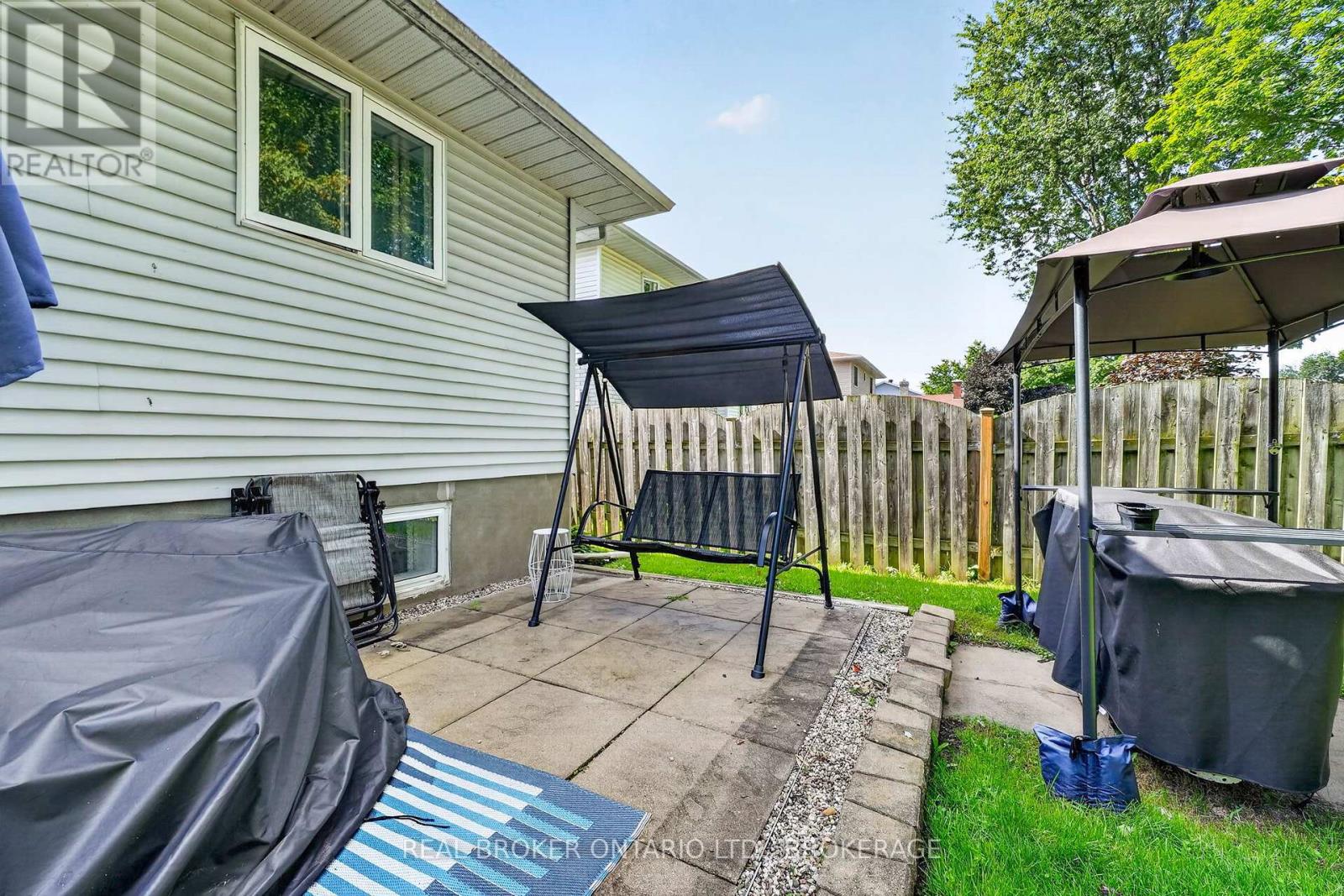 858 CHELSEA CRESCENT - 14