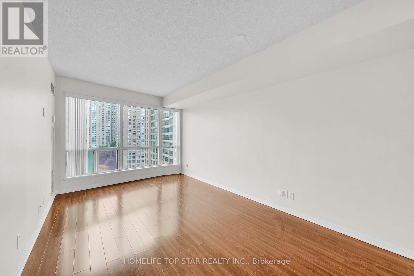 #1011 8 LEE CENTRE DRIVE - 8