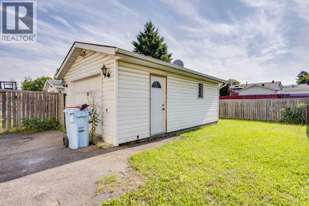 33 Poplar Crescent - Image 3