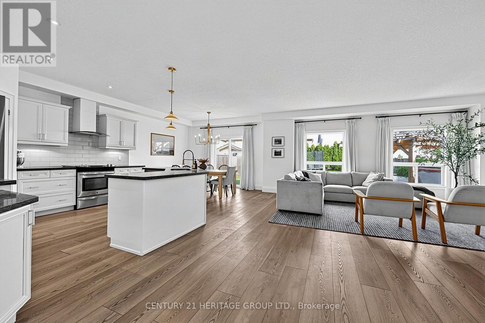 203 GRAY AVENUE, New Tecumseth (Alliston) — photo 5