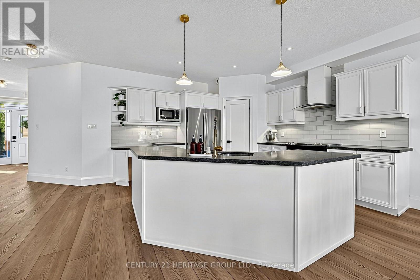 203 GRAY AVENUE, New Tecumseth (Alliston) — photo 7