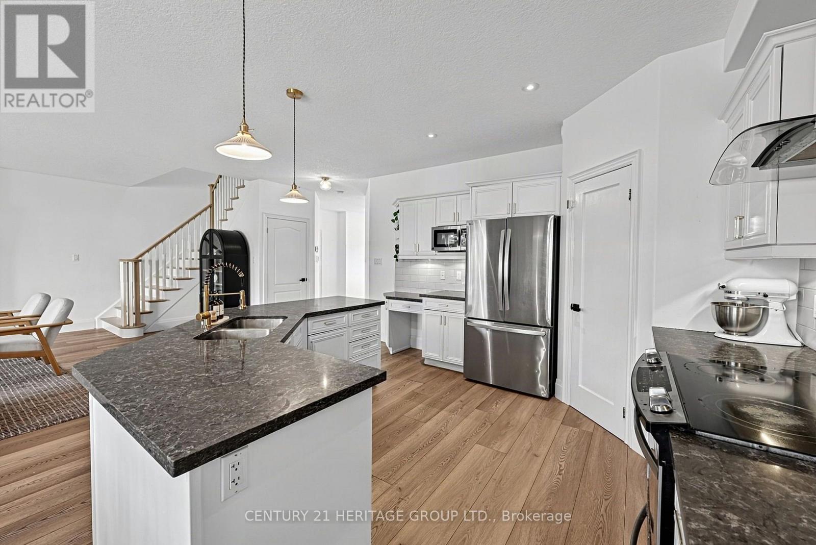 203 GRAY AVENUE, New Tecumseth (Alliston) — photo 8