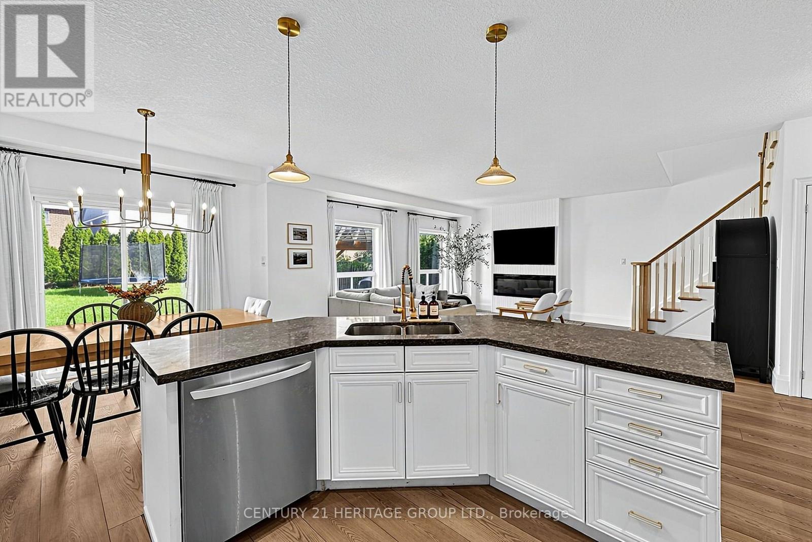 203 GRAY AVENUE, New Tecumseth (Alliston) — photo 9