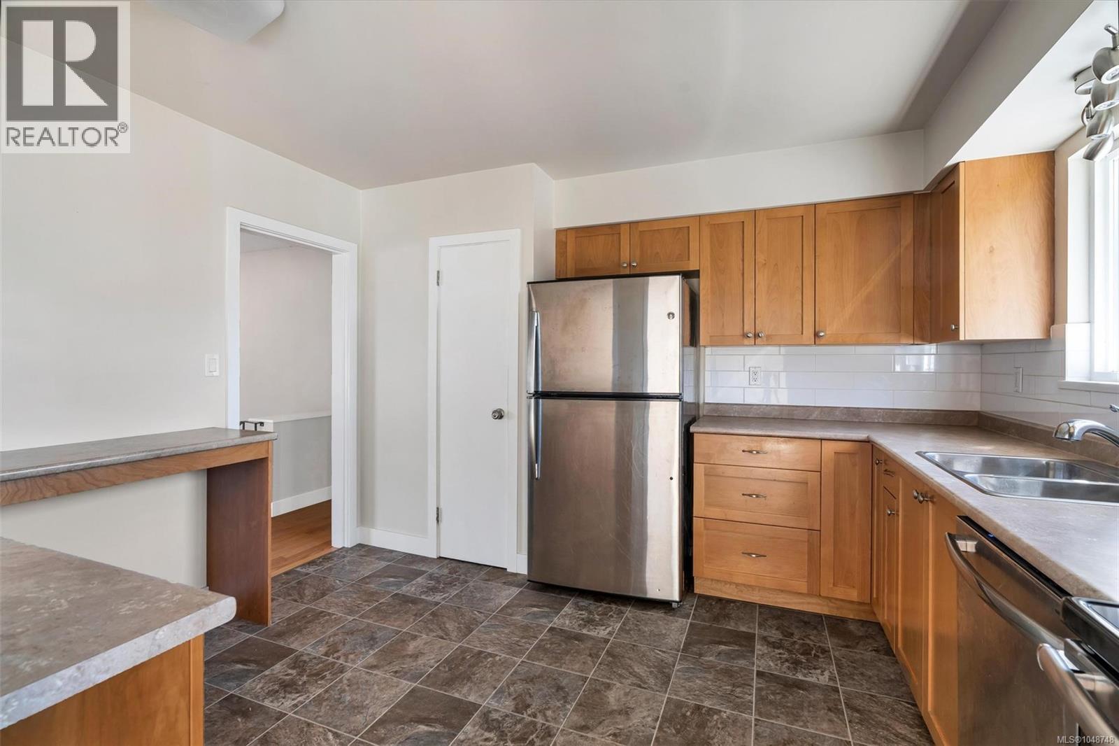 909 Shearwater St - 12
