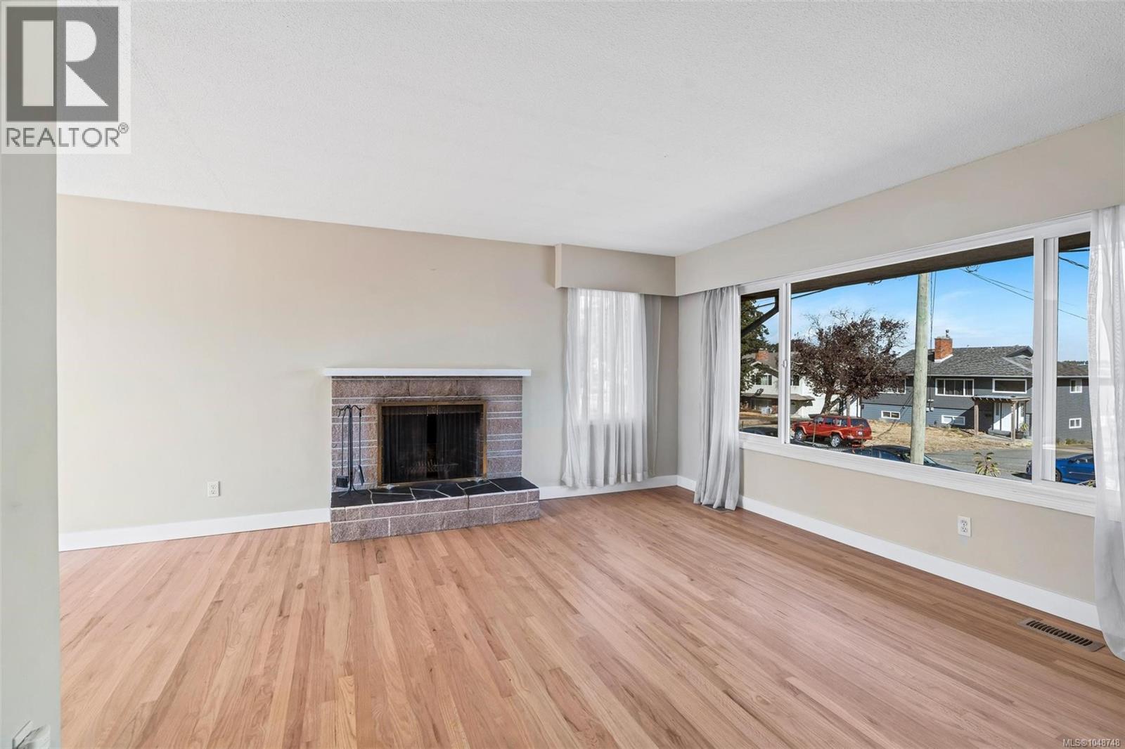 909 Shearwater St - Image 6