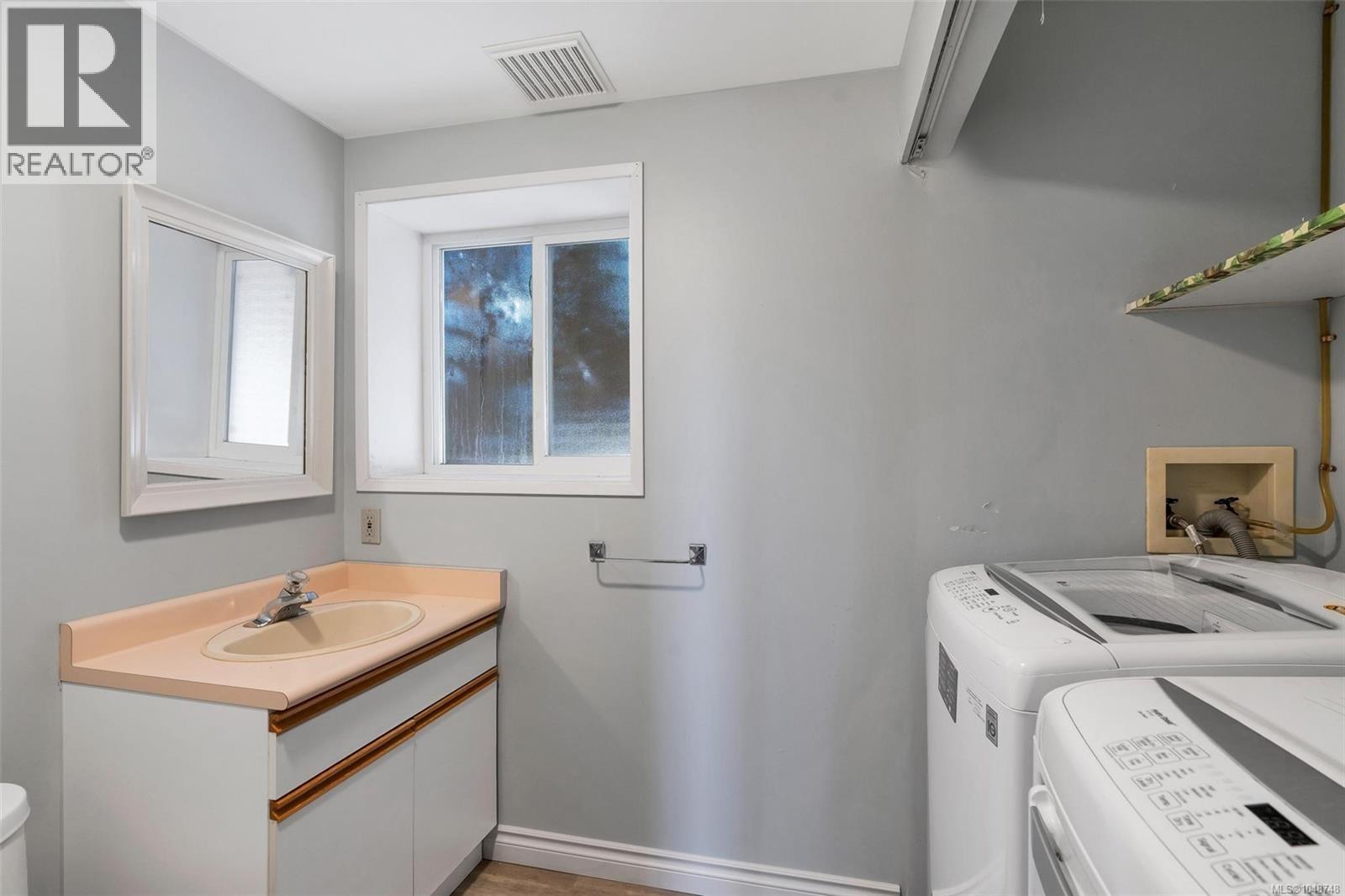 909 Shearwater St - 36