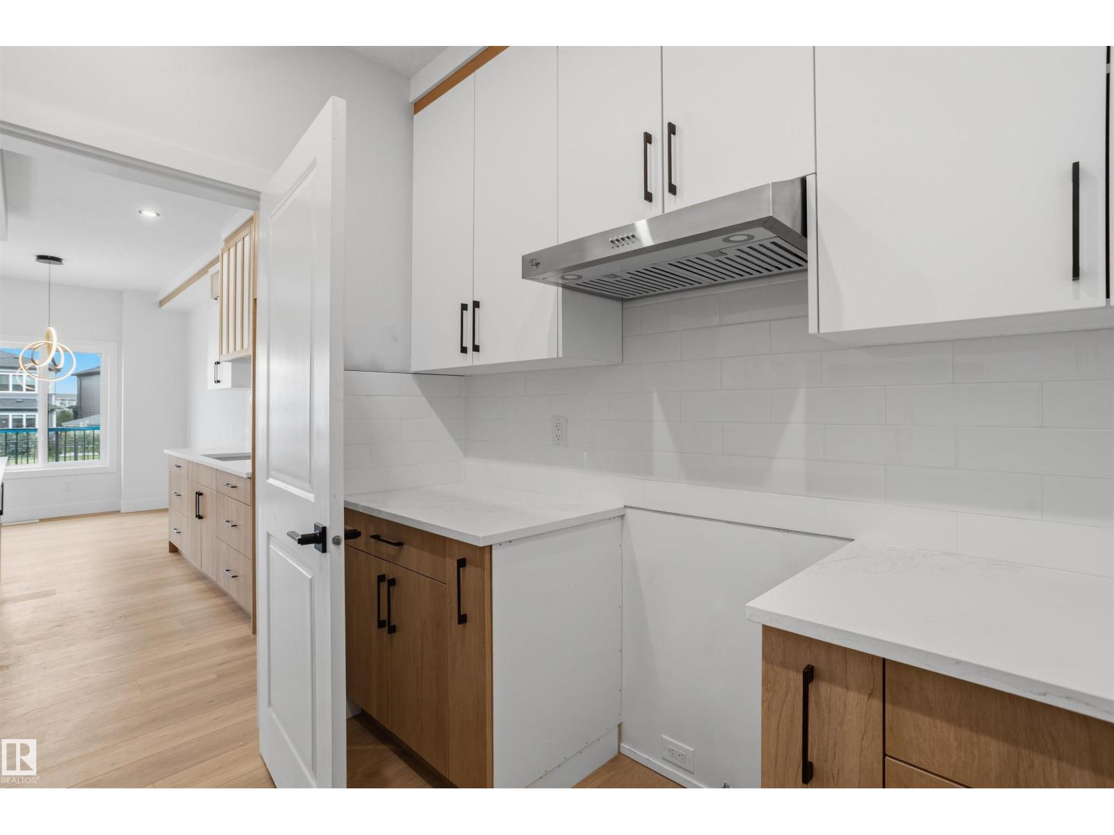 8421 223A St NW, Rosenthal (Edmonton) — photo 15 of 30