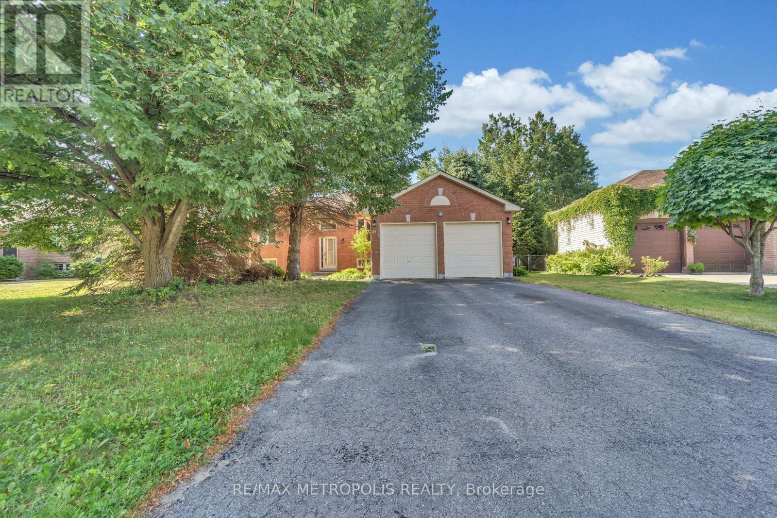 24 ACORN CRESCENT, Wasaga Beach