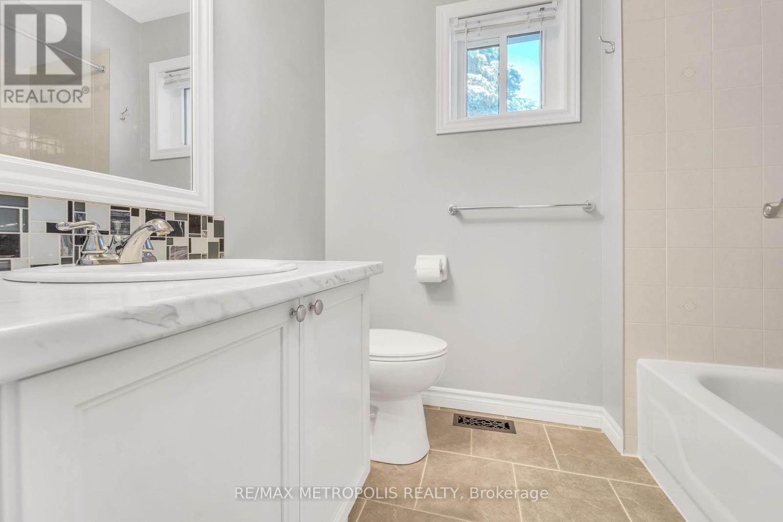 24 ACORN CRESCENT, Wasaga Beach — photo 9