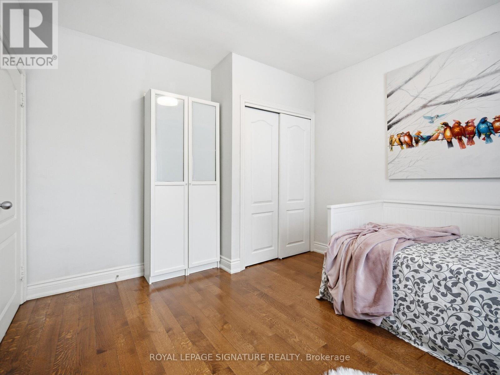 205 PRINCE EDWARD DRIVE S - 11