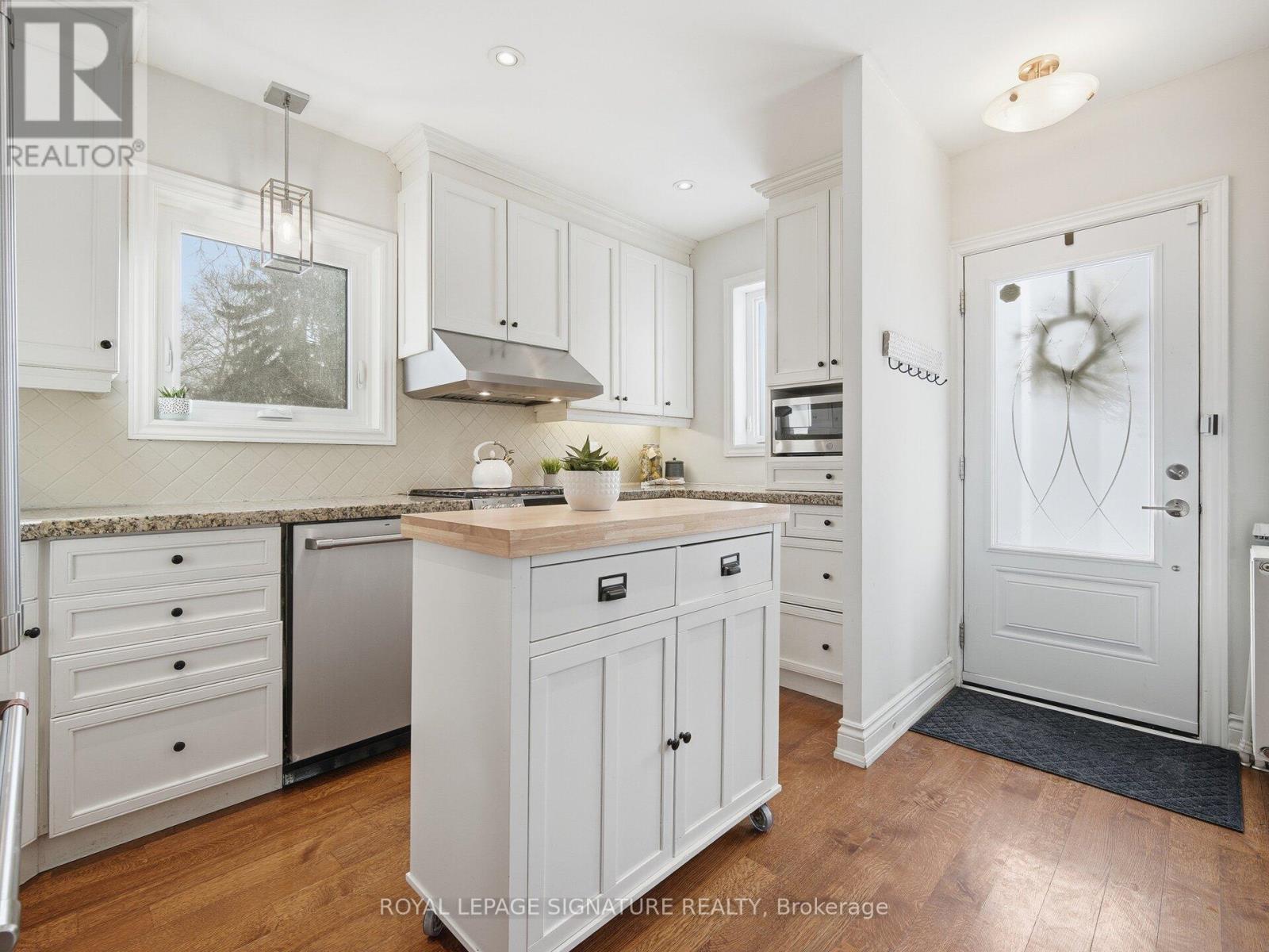 205 PRINCE EDWARD DRIVE S - 3