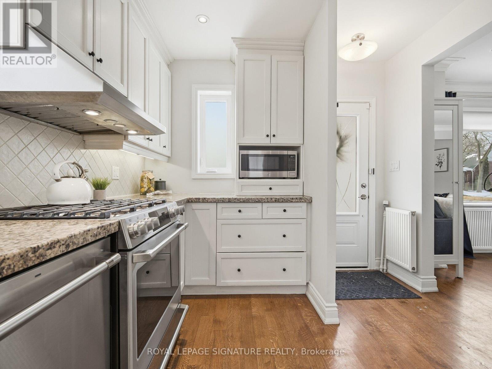 205 PRINCE EDWARD DRIVE S - 4