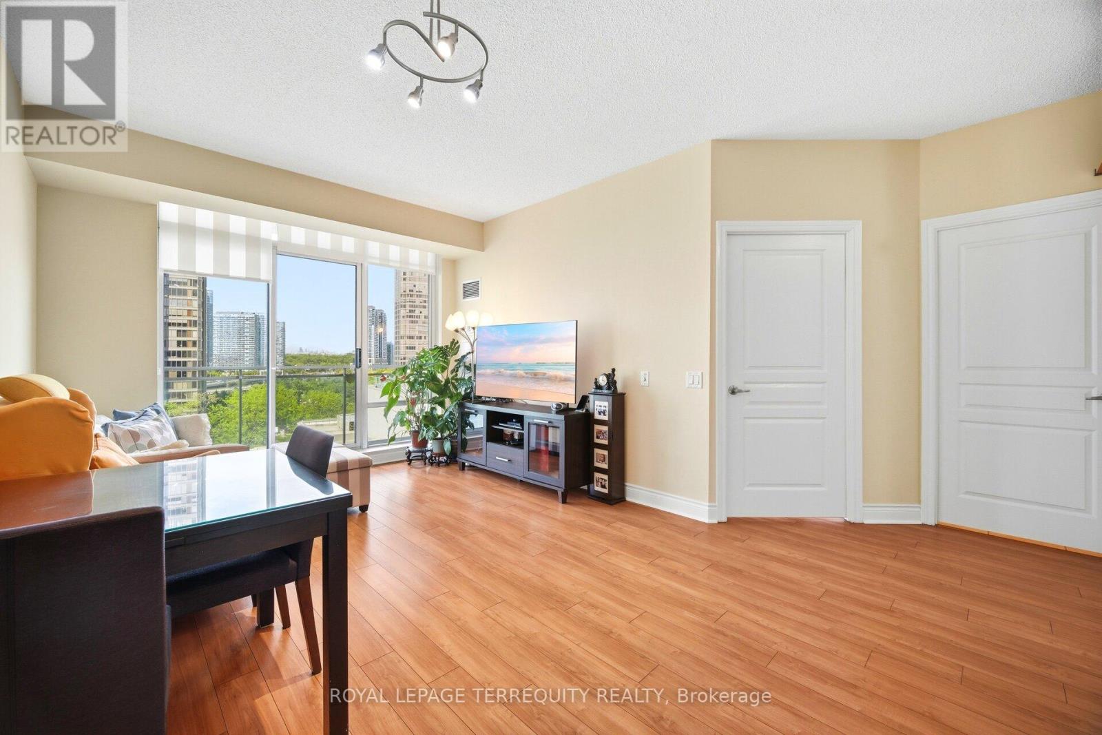 #911 5 MARINE PARADE DRIVE - 13