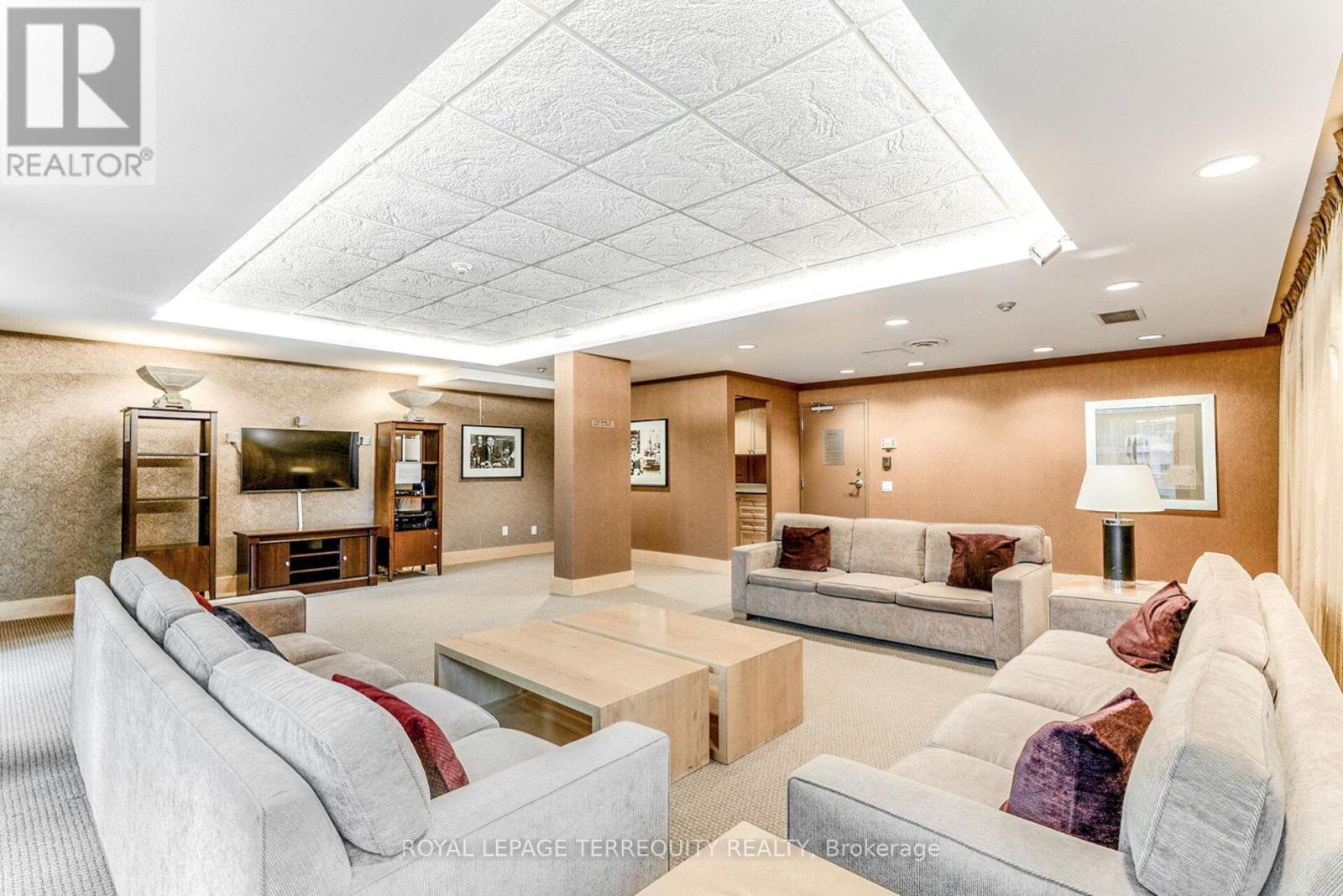 #911 5 MARINE PARADE DRIVE - 26