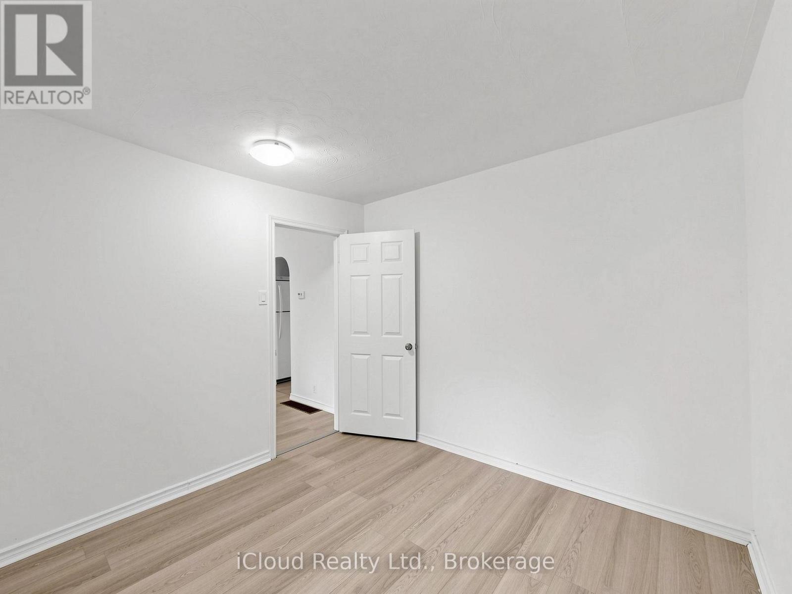 32 SEVENTEENTH STREET - Image 26