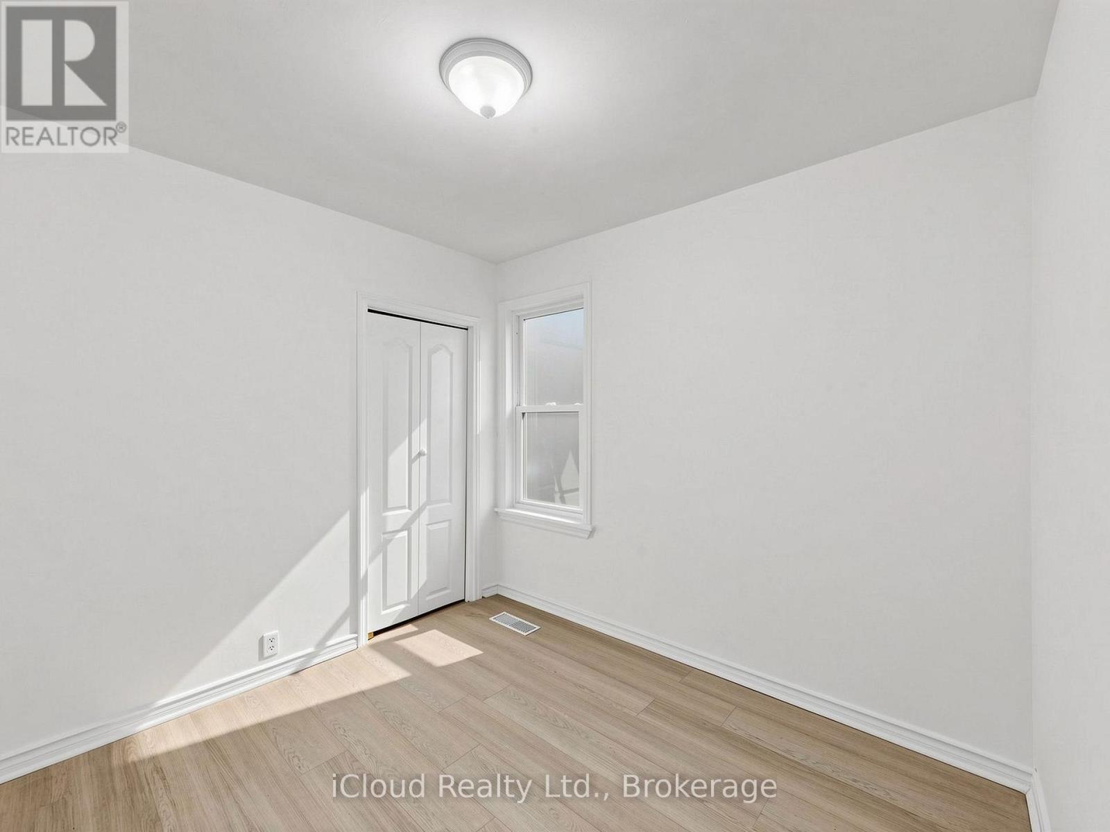 32 SEVENTEENTH STREET - Image 27